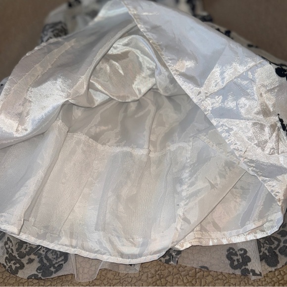 White dress with Black velvet flowers, Dress with Red velvet Accents, toddler 4 - Picture 4 of 7